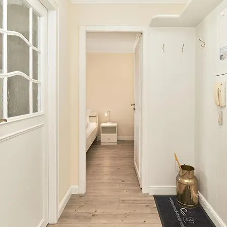 Sola Bona East Apartment *